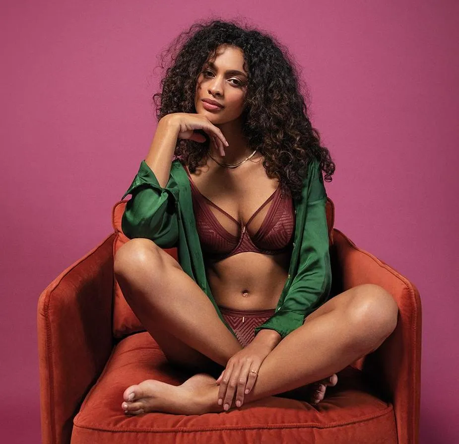 Красивые купальники и бюстгальтеры для большой груди в Англии -  не проблема