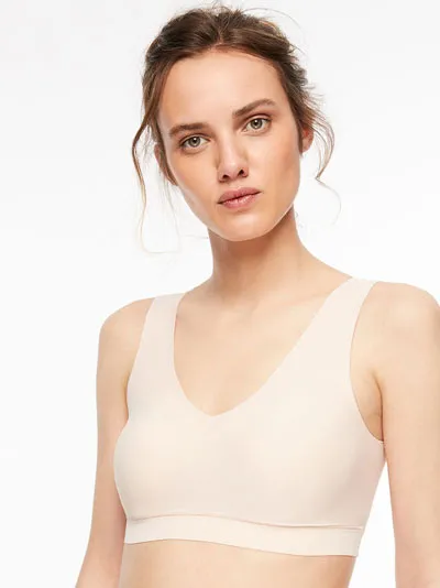 Топ с чашкой Chantelle Soft Stretch 16A1 01N телесный