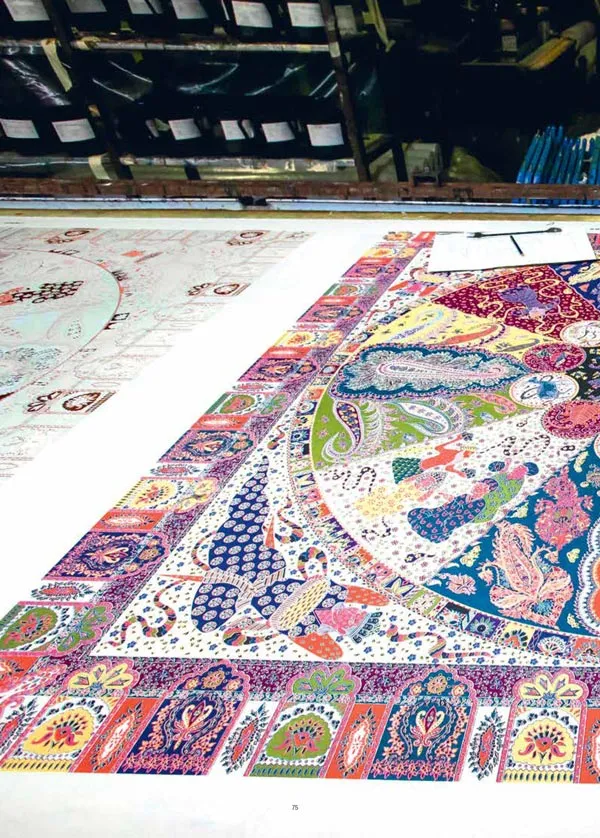 Роскошные платки, шарфы и палантины Roeckl - настоящее произведение искусства.